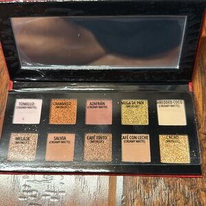 MAC Audie Cuiure Staring Rosalia new eyeshadow palette. Bronze and golds